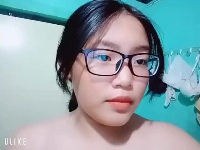 คริปเด็ด น้องแว่นขี่เงี่ยนเหมื่อนกันแอบเขี่ยเม็ดแตดหีอย่างสวย