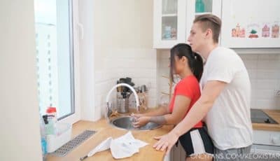 xxxฝรั่งฟรี จับได้ว่าเพื่อนกำลังโม๊คควยผัวอยู่แบบนี้มันต้องโดน