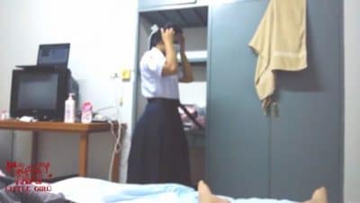 คลิปโป้ นักเรียนสาวขึ้นขย่มควยให้แฟนก่อนไปเรียนหนังสือ